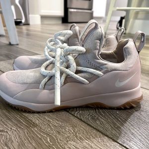 Women’s Nike Tennis Shoes